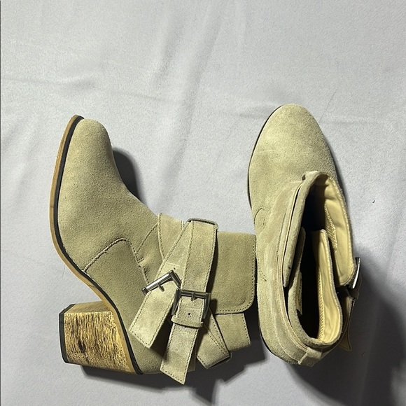 Tan Ankle Boots with Slouchy Design and Chunky Heel - Picture 2 of 6